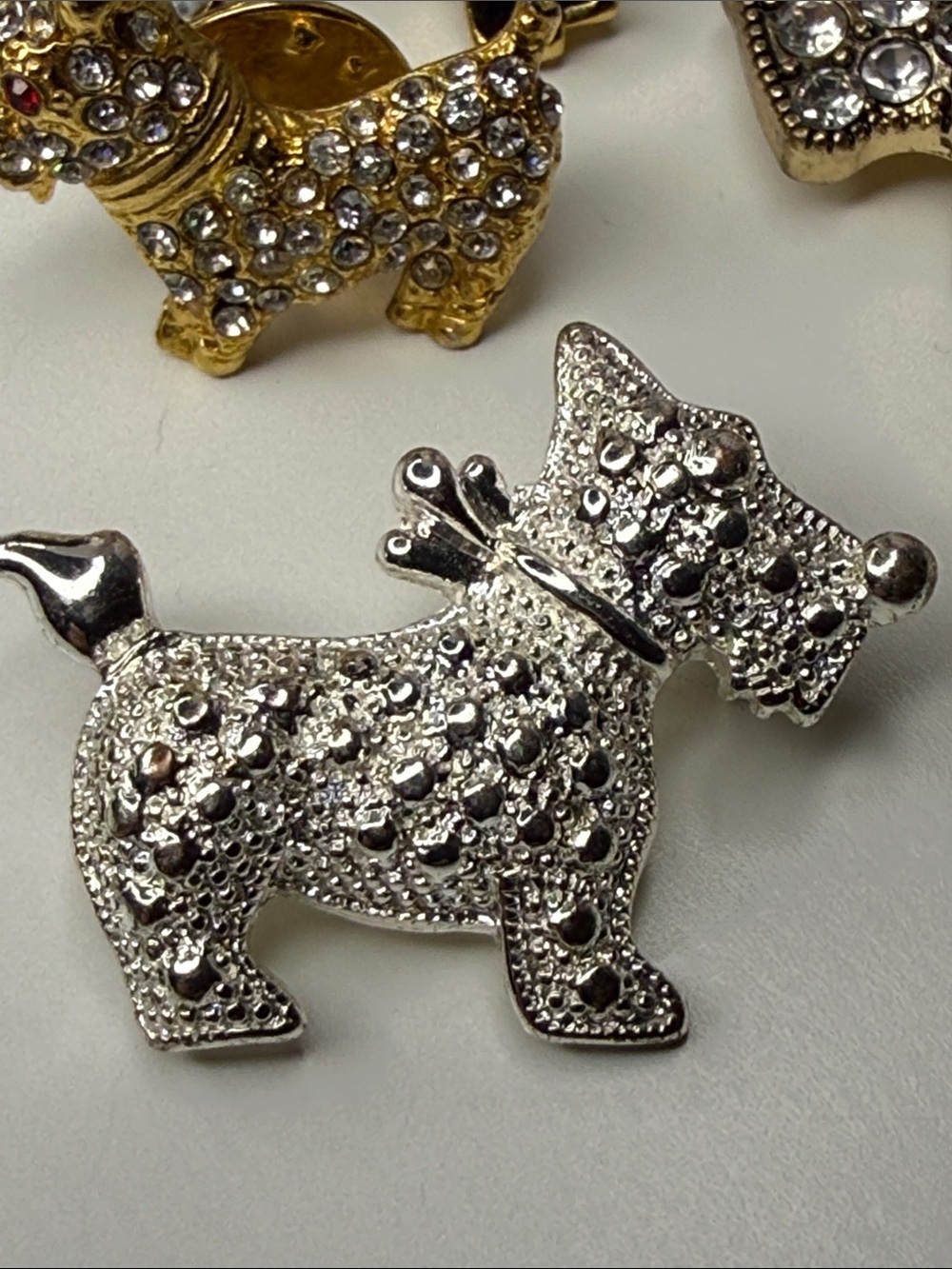 Vintage exceptionally adorable Scottie dog pin brooch Lot Scotty doggies pups - Picture 4 of 12